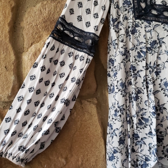 Clover & Scout Blue & White Blouse - Picture 3 of 4